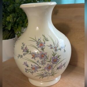 💐Vintage 1981 Large Handmade Garden Pottery Vase With Floral Painted Design💐